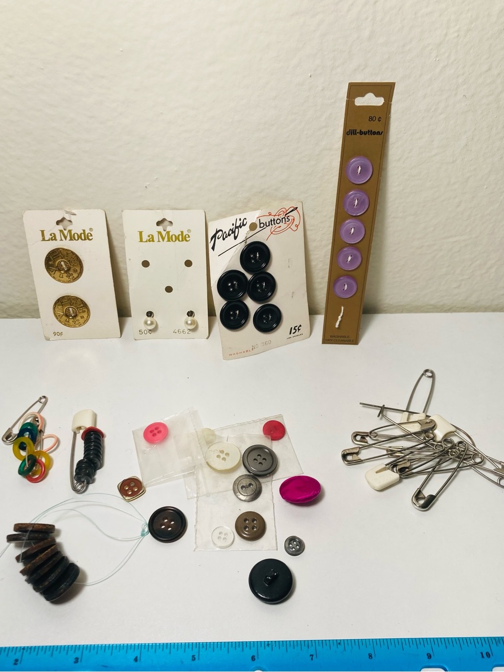 Vintage Button Collection incl. La Mode,‎ Pacific Buttons, Wooden Buttons